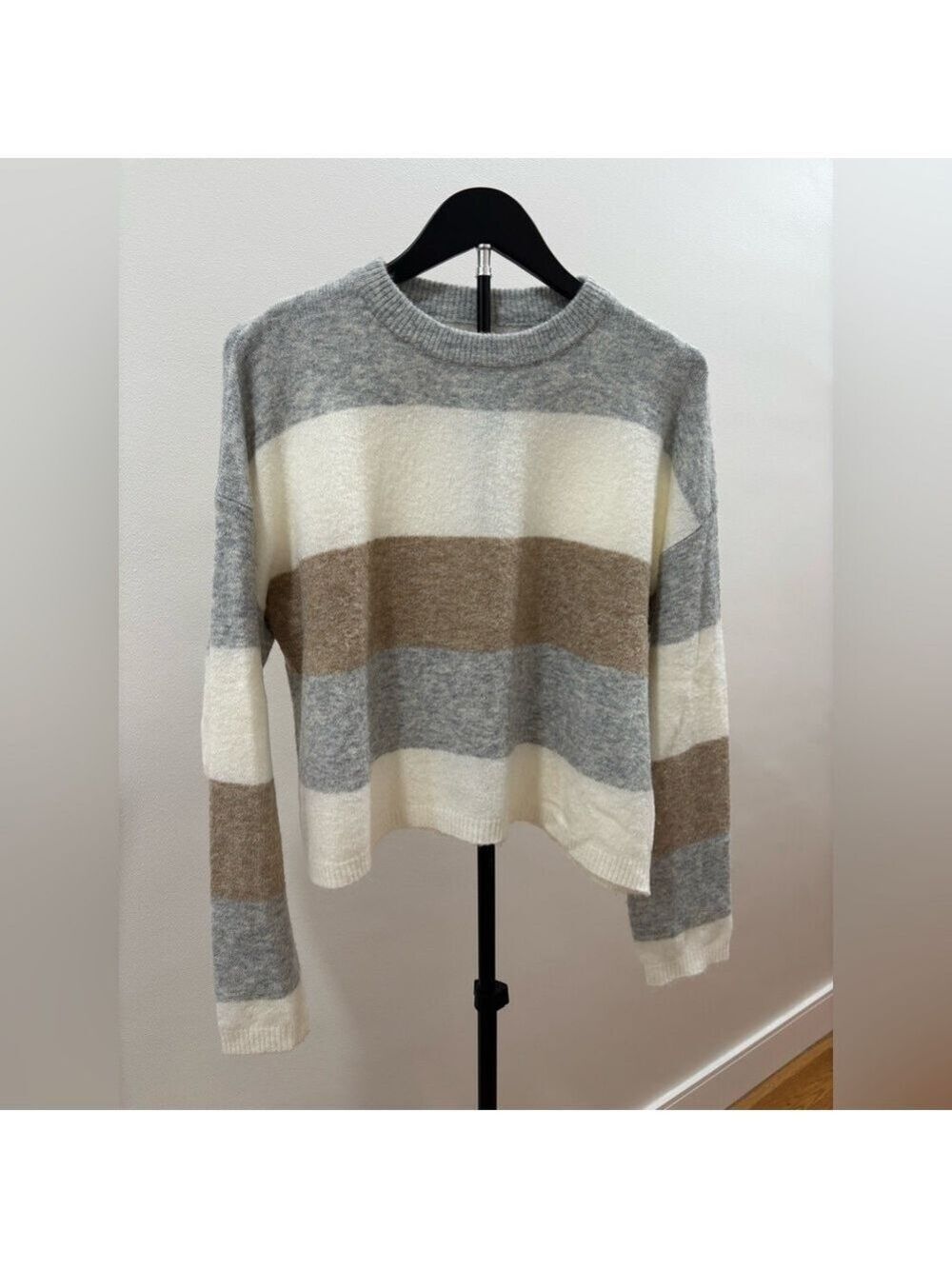 301. Alpaca blend! Striped Gray, White, and Brown Cropped Sweater XL